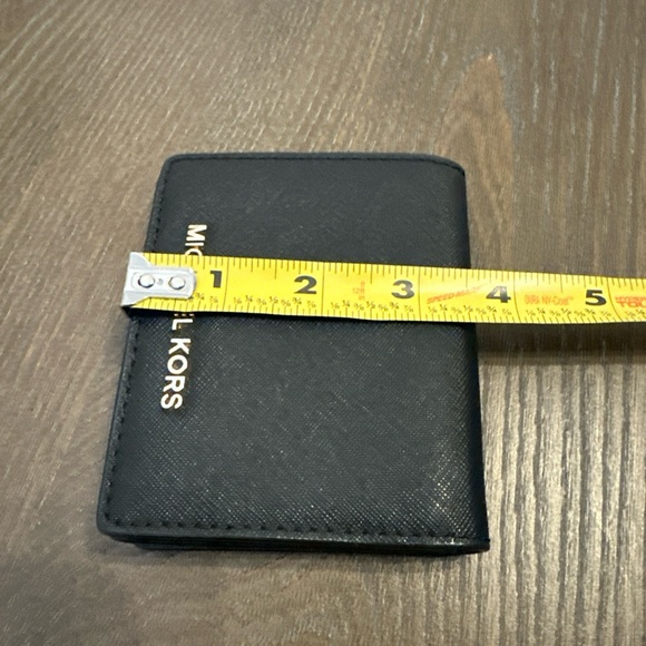 SOLD -‎ Michael Kors Jet Set Black Travel Carryall Card Case Leather Wallet - Picture 6 of 7